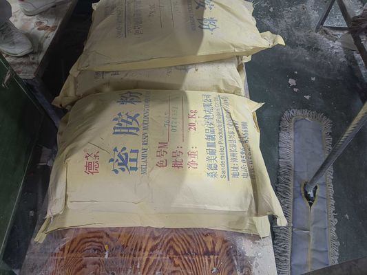 উচ্চ বিশুদ্ধতা মেলামাইন ছাঁচনির্মাণ পাউডার 99.8% টেবিলওয়্যার উত্পাদনের জন্য কাস্টমাইজড রঙ