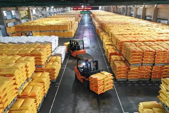 ক্রিস্টালিন গন্ধহীন মেলামিন ছাঁচনির্মাণ পাউডার প্লাস্টিক দুই বছরের শেল্ফ জীবন মিশর কারখানা