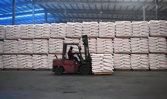 বিশুদ্ধ মেলামিন পাউডার 99.9% বিশুদ্ধতা ভিয়েতনামের রাসায়নিক মেলামিন টয়লেট সিট দ্বারা বিশ্বস্ত