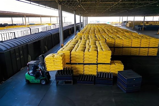 খাঁটি সাদা রঙের মেলামিন ফর্মালডিহাইড রেসিন পাউডার মেলামিন প্লেট তৈরি করে